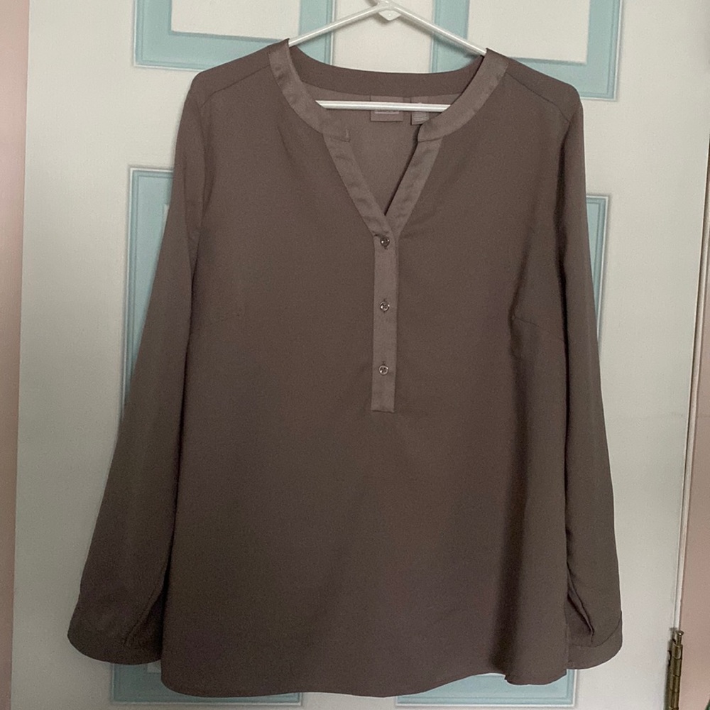 NWOT Silky Chico’s taupe top Large sz 2